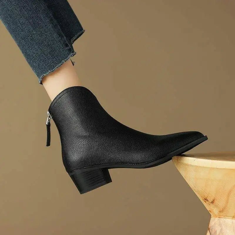 Women's Leather Pointed-Toe Ankle Boots - Black